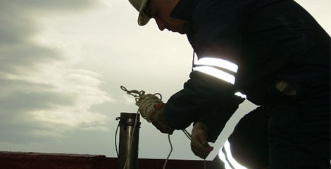 <p>Gemilerde depolanan/kullanılan Fuel Oil ve Diesel Oil benzeri yakıtların ölçüme ve izlenmeye elverişli olanlarının belirtilen bir konumda ve zaman diliminde miktarının tespit edilmesi işlemidir.</p>